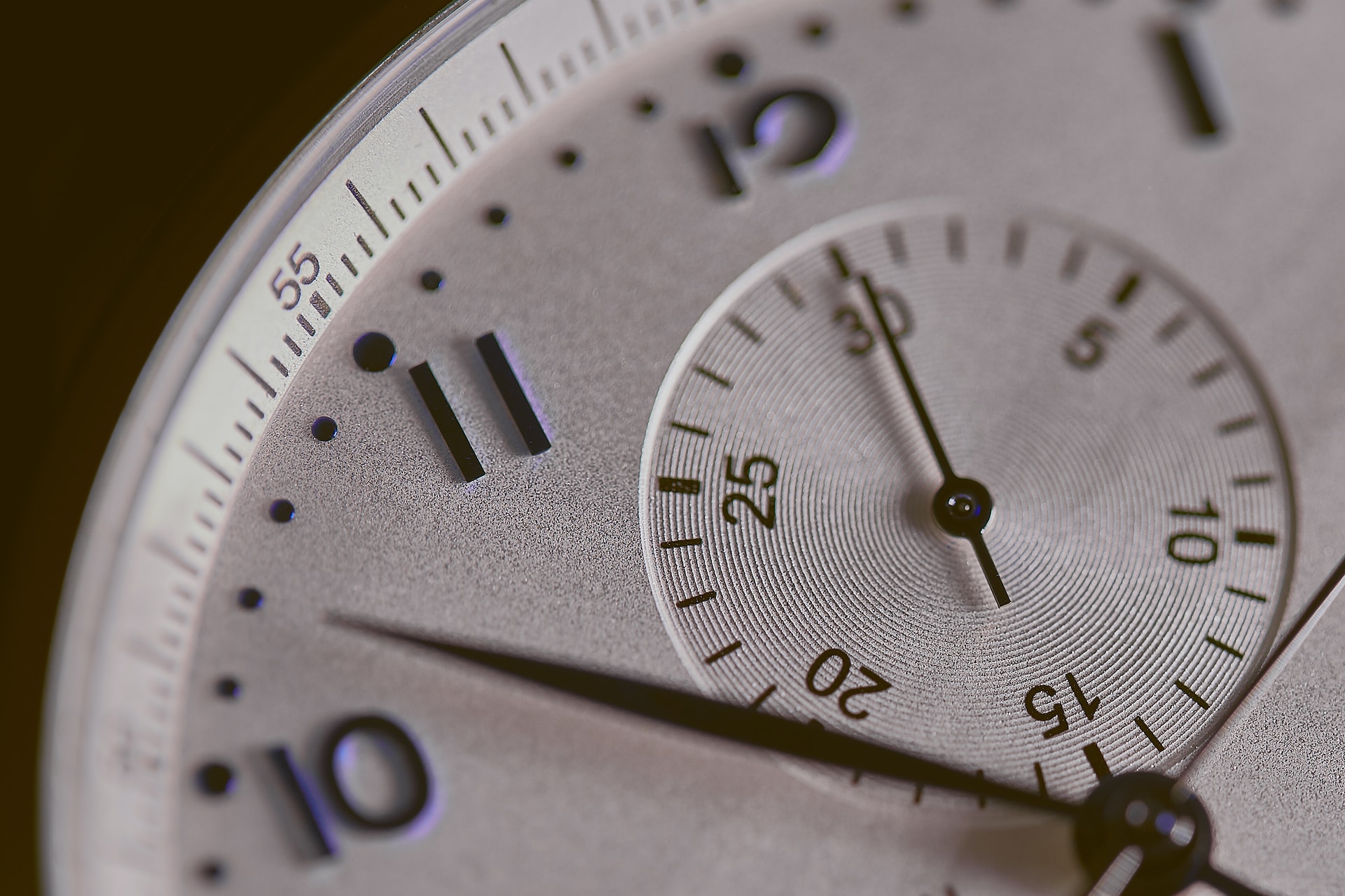 age-barros-rBPOfVqROzY-unsplash A close up picture of a clock.