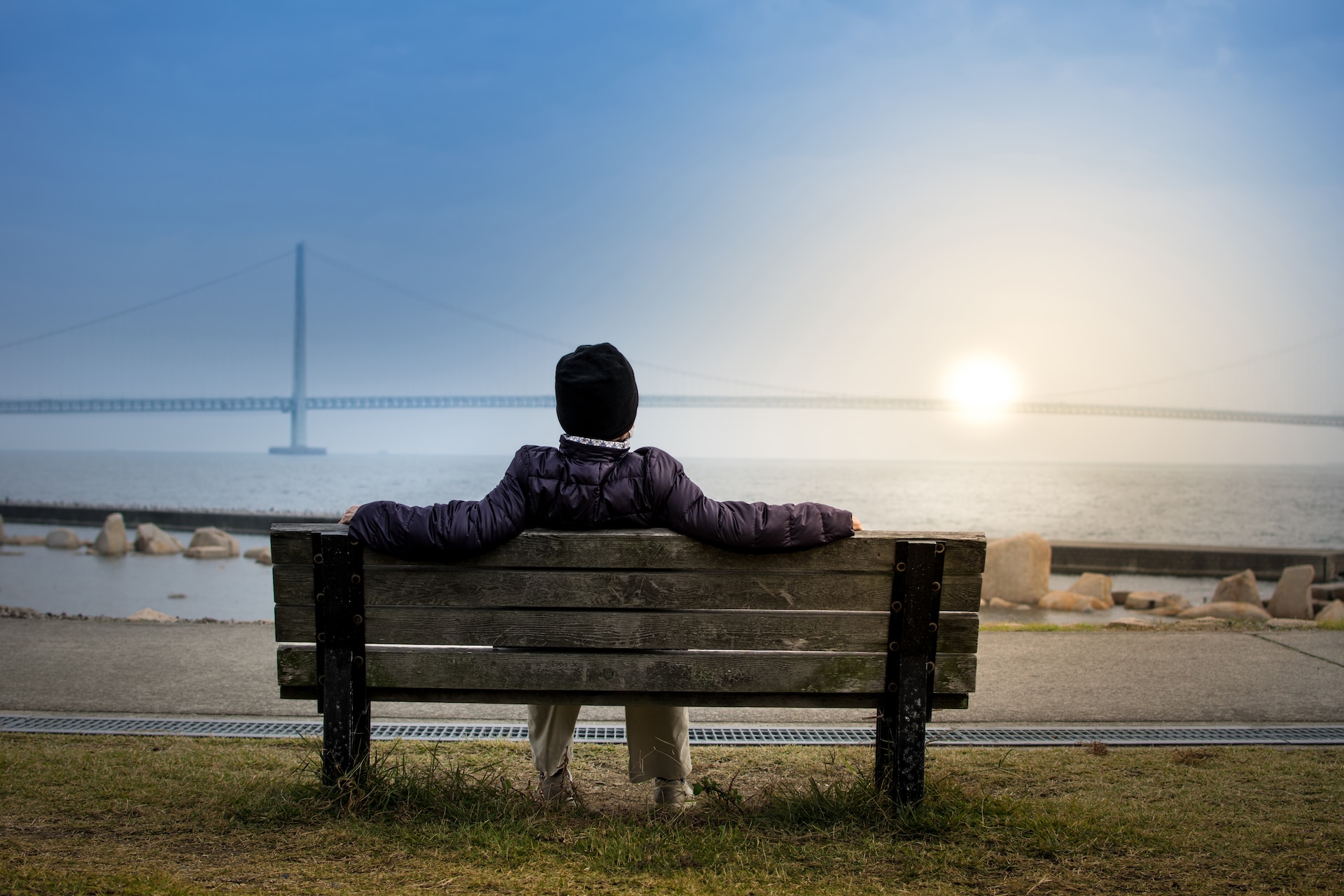 sid-leigh-YxqLwUeS0Bs-unsplash (2) A man resting on a bench during the sunset.
