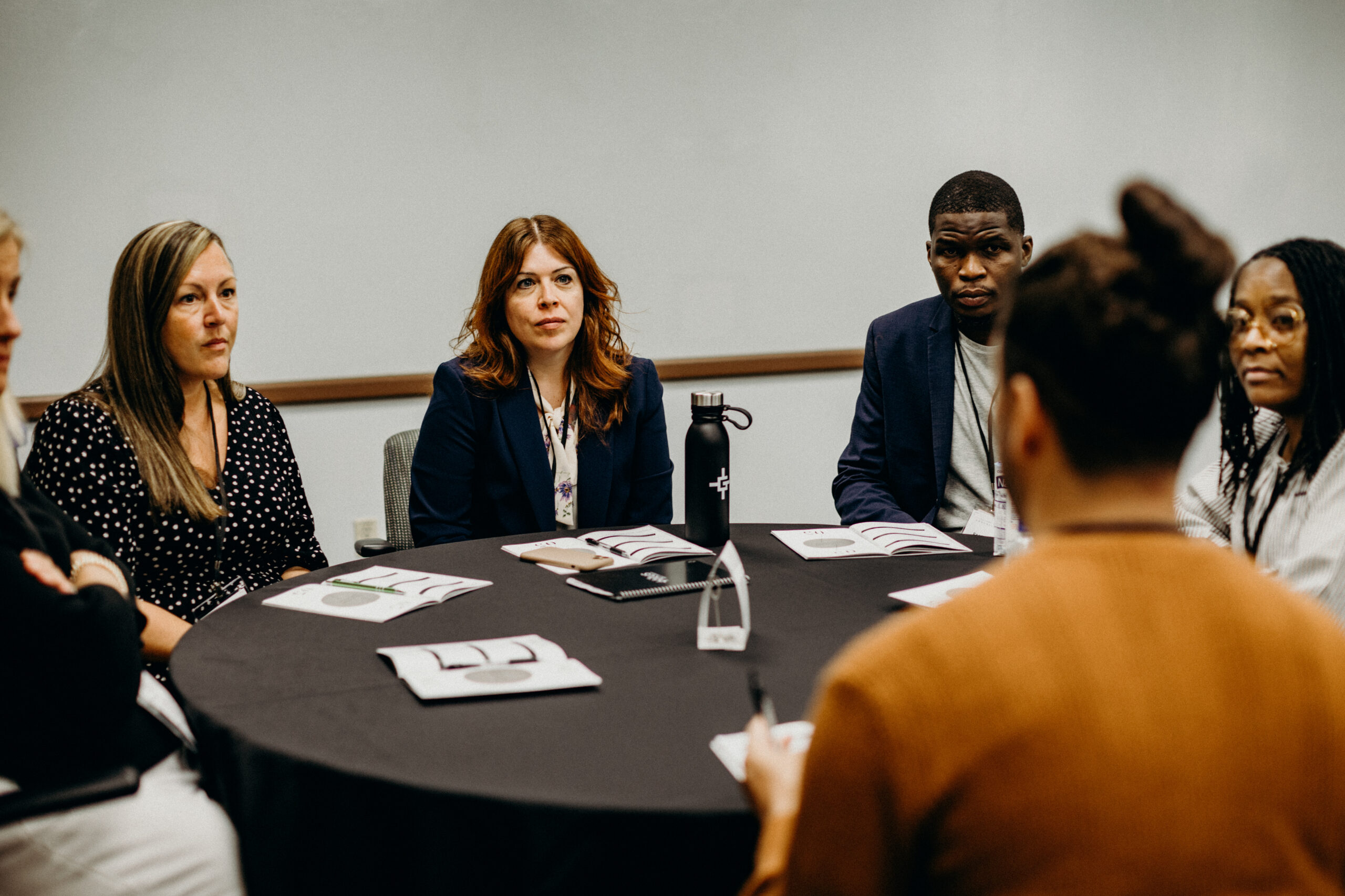 A round table discussion between conference attendees.